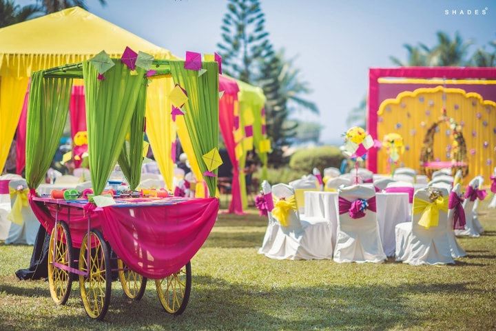 27 Sweet & Simple Home Mehndi Décor Ideas For 2022 Summer Weddings |  WeddingBazaar