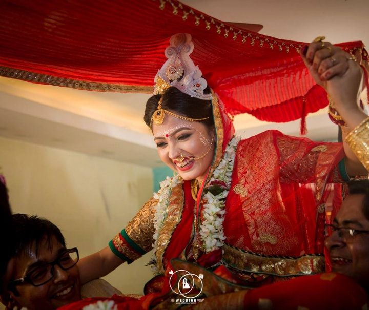 Bengali brides who looked like a Rani in wedding saree - Get Inspiring  Ideas for Planning Your Perfect Wedding at fabweddings