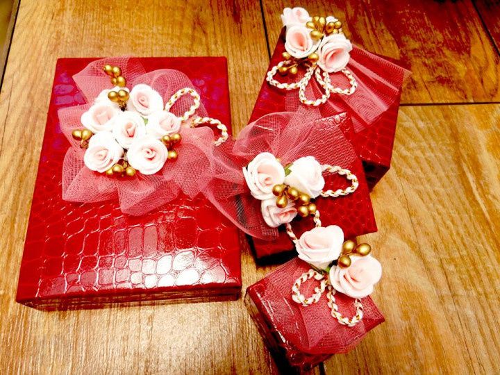 8 Interesting Indian Gift Ideas for the Bride and the Groom and How to  Decorate Them
