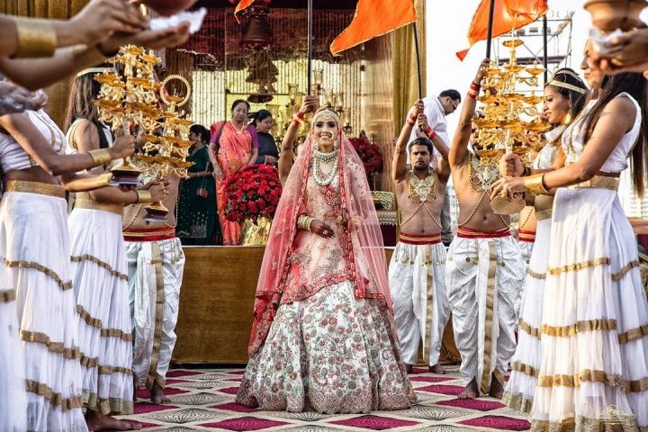 21 Lehenga Wearing Tips to Look Perfect This Wedding Season