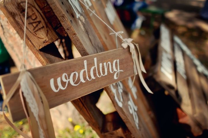 Fun Wedding Sign Board Ideas to Amp up Your Wedding Decor