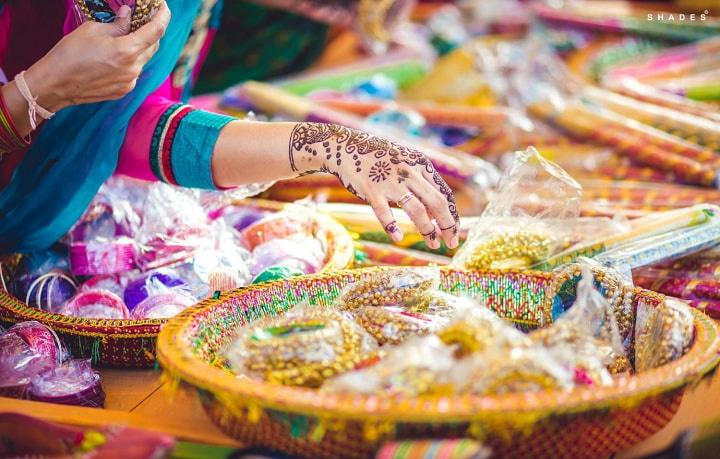 50 PC Sangeet Mehndi Ganey Ganaas Indian Wedding Bracelets Assorted Colours  Mehendi Mayoon Maiyan Kalire Punjabi Wedding Mehndi Favors Gifts - Etsy |  Thread bangles, Silk thread bangles, Silk thread bangles design