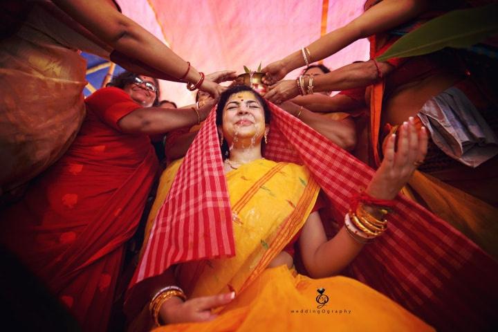 Learn How Bengali Mehndi Blends Simplicity, Authenticity and Ethnicity on  the Wedding Day