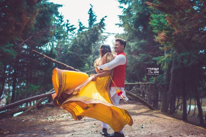 Image of happy cute young loving couple posing isolated over yellow  background hugging take a selfie by camera kissing Stock Photo - Alamy