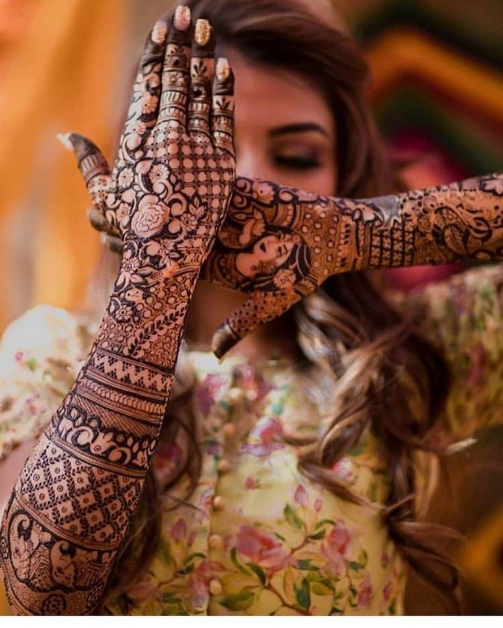 Stunning Lotus Motif Mehendi Designs For Weddings