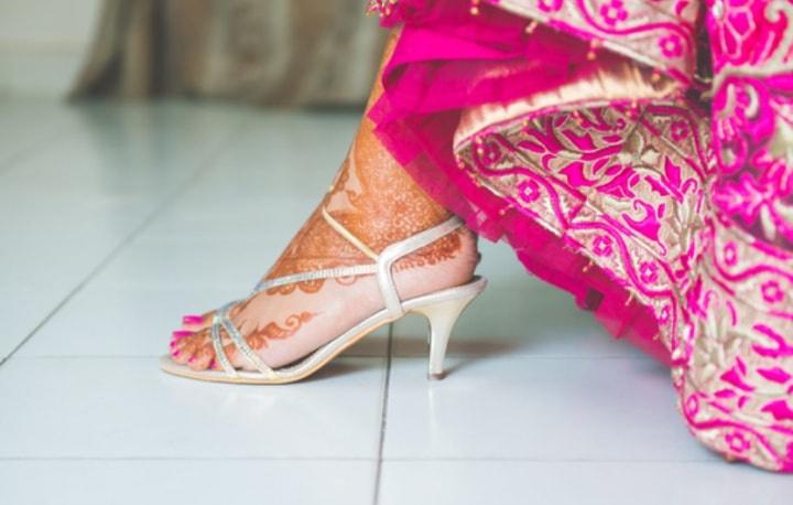 Which types of sandals do you wear on traditional dresses like lehenga and  saree? - Quora