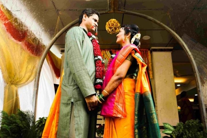 Maharashtrian Couple PNG Image, Marathi Couple From The Indian State Of  Maharashtra Maharashtrian In Traditional Outfits Looking Fabulous Wedding  Attire, Marathi Wedding Couple, Marathi Bride And Groom Doodle, Bride And  Groom In