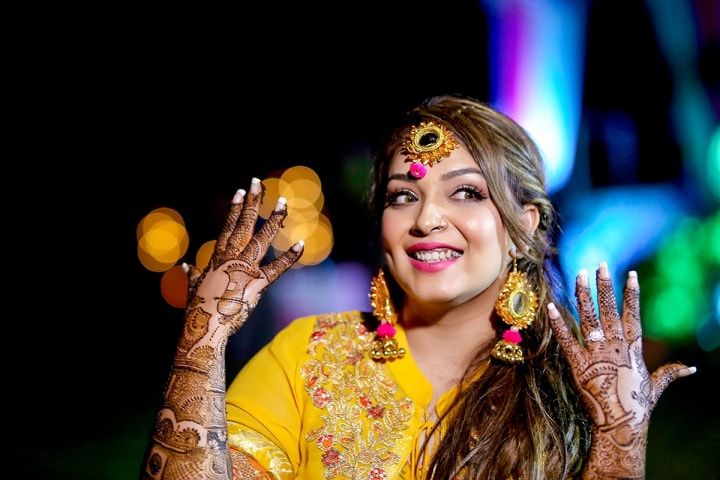 Mehendi Outfit Ideas: मेहंदी सेरेमनी आउटफिट इंस्पिरेशन के लिए 20 ड्रेसेज़,  होने वाली दुल्हनें ले सकती हैं हिंट | Latest Mehendi Outfit Ideas for Bride  To Be