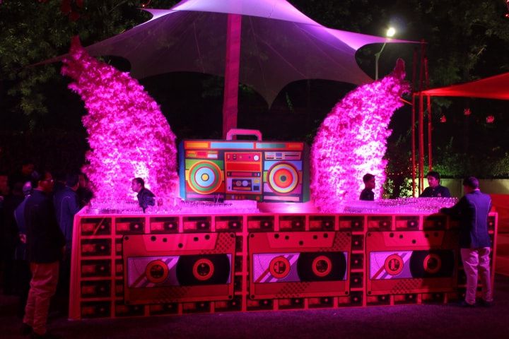 4 Retro Theme Party Strands That Lead To A Stellar Sangeet Party