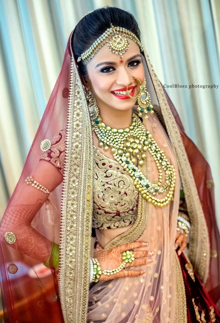 Dupatta Draping Styles - 30 Ways to Drape Dupatta | Bridal dupatta, Indian  bride outfits, Bridal lehenga red
