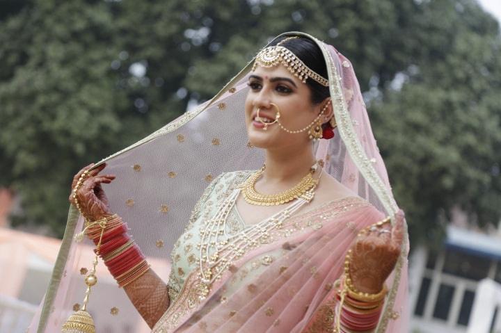 What is the best lehenga for a tall girl? - Quora