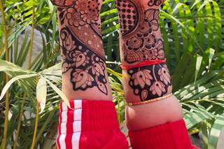 indian mehndi front hand design