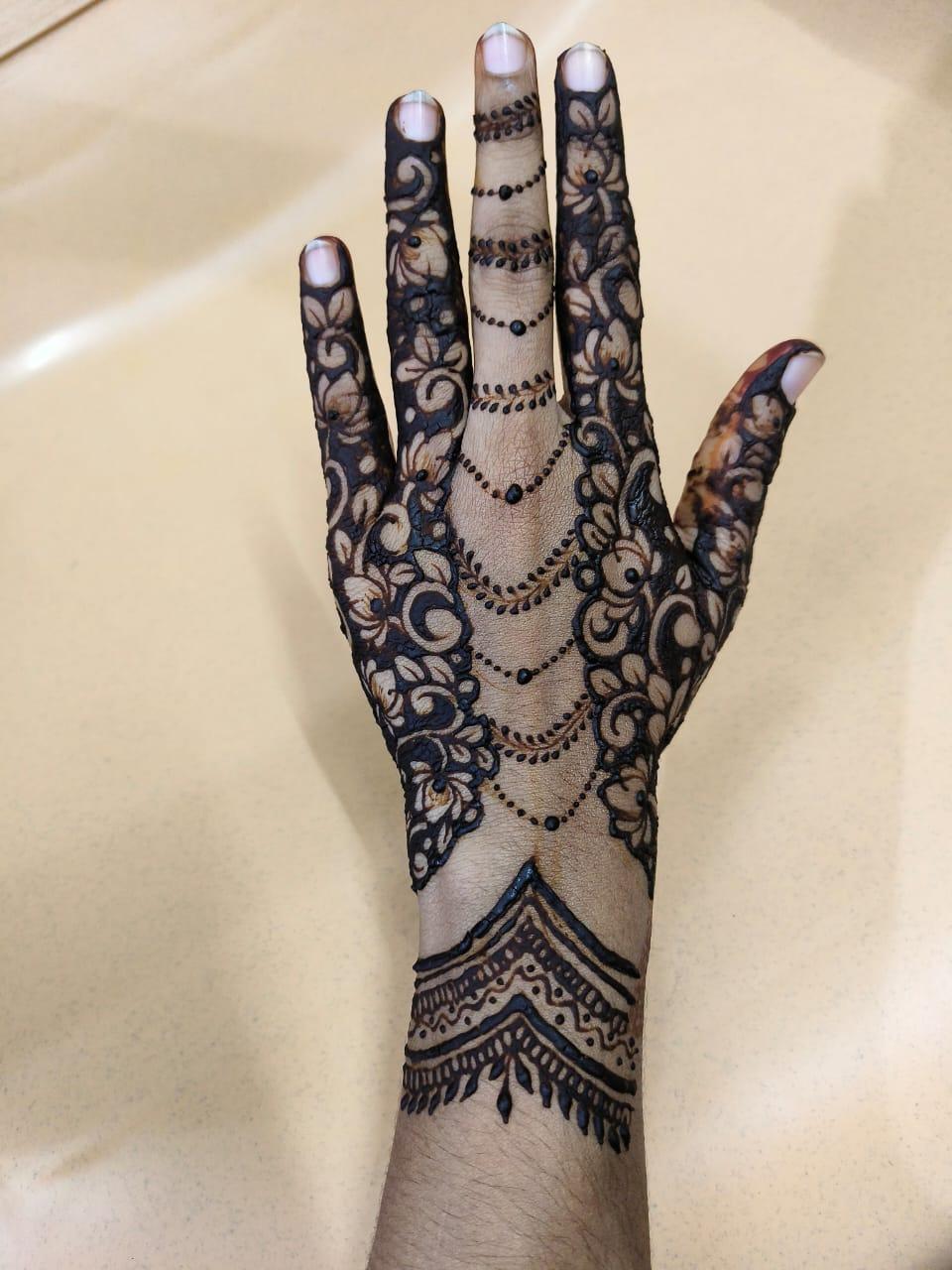 mehndi #mehandiartist #mehndidesign #hennadesign #hennastain #henna  #hennaart #weddingdestination #veerediwedding #teamgroom #groomsquad… |  Instagram