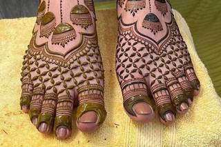 stylish eid mehndi design