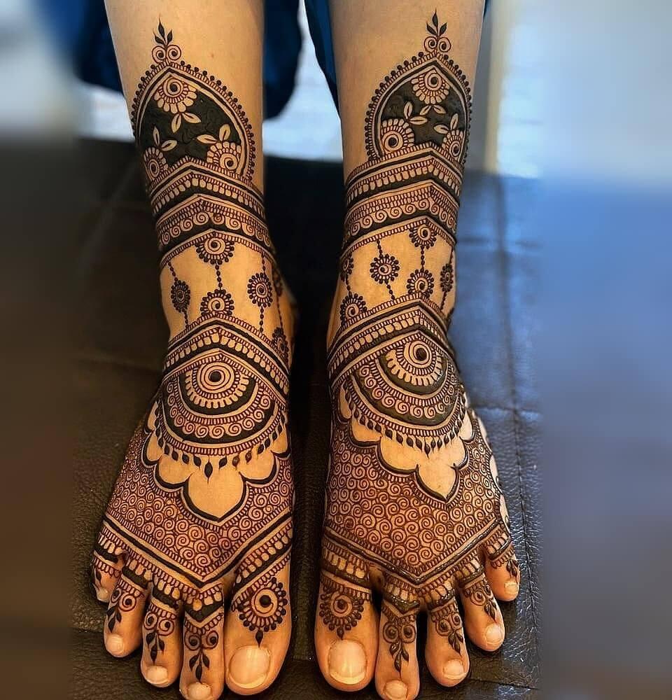 हाथ ही नहीं, पैरों के लिए भी चूज करें लेटेस्ट Henna Mehndi Designs - latest  foot henna mehndi design-mobile