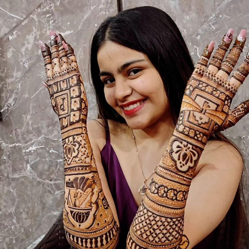 back hand mehndi design photo