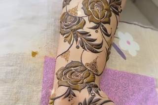 new stylish flower mehndi design