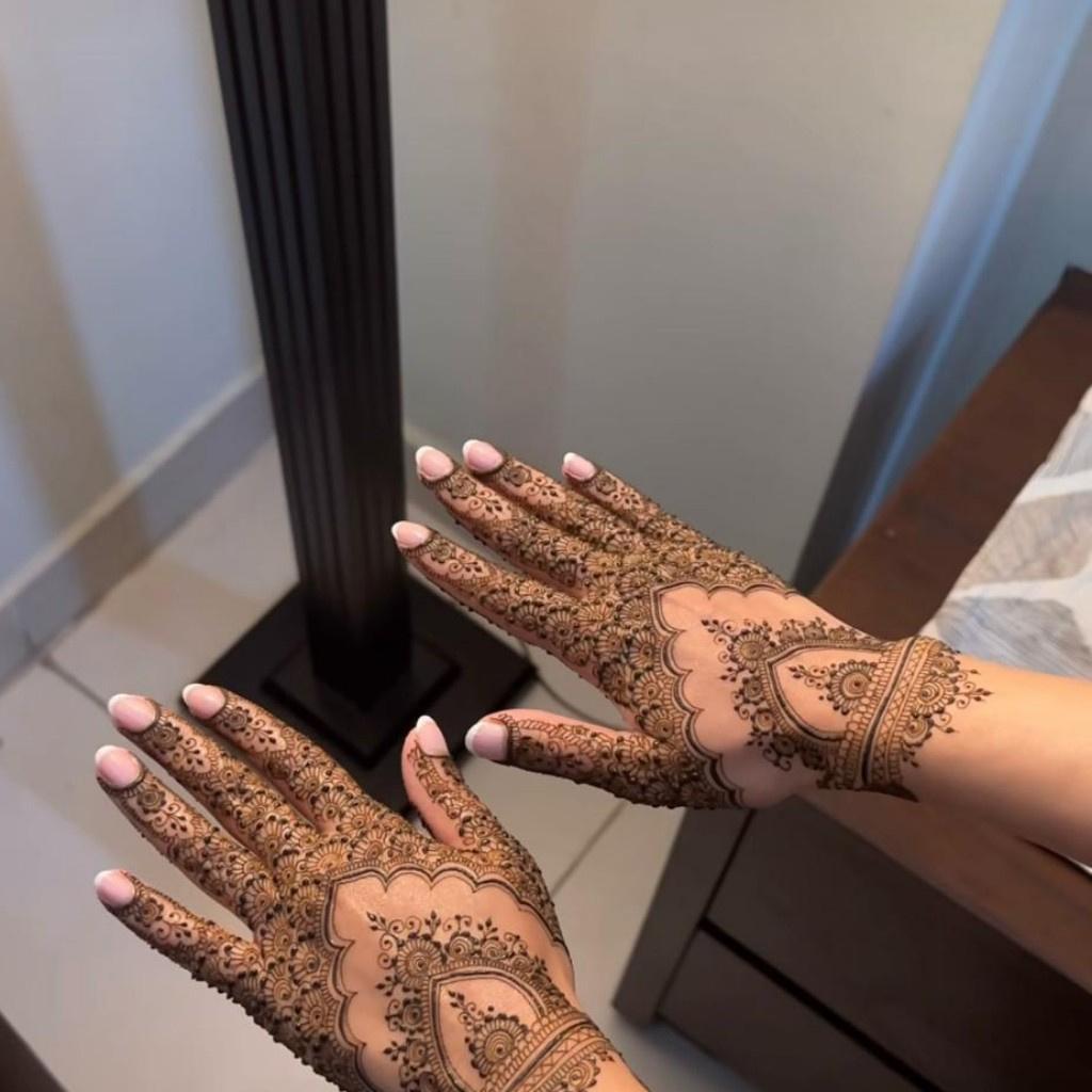 stylish mehndi design