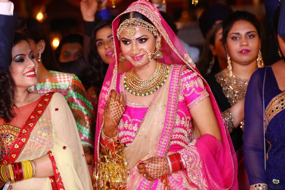 This Sabyasachi bride wore the hottest pink lehenga ever! - Times of India