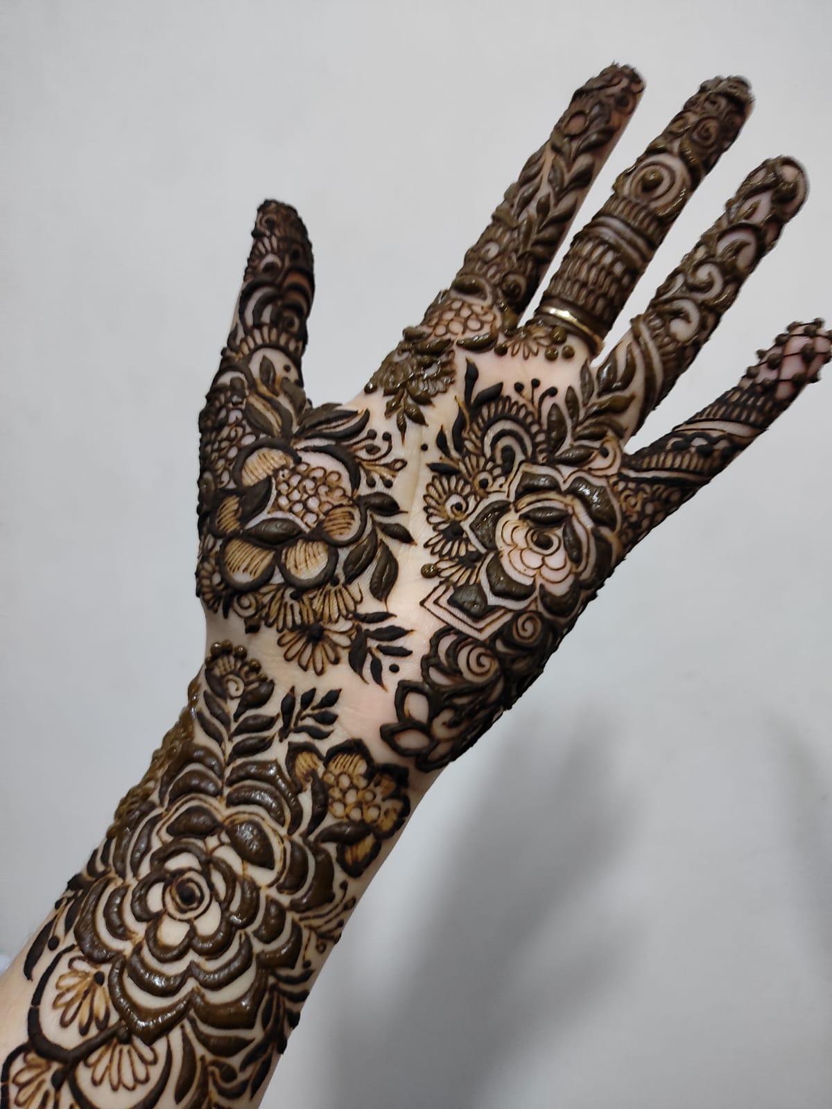 mehndi front hand design