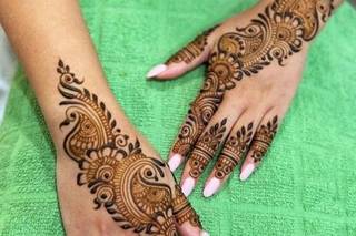 back hand new mehndi design photo