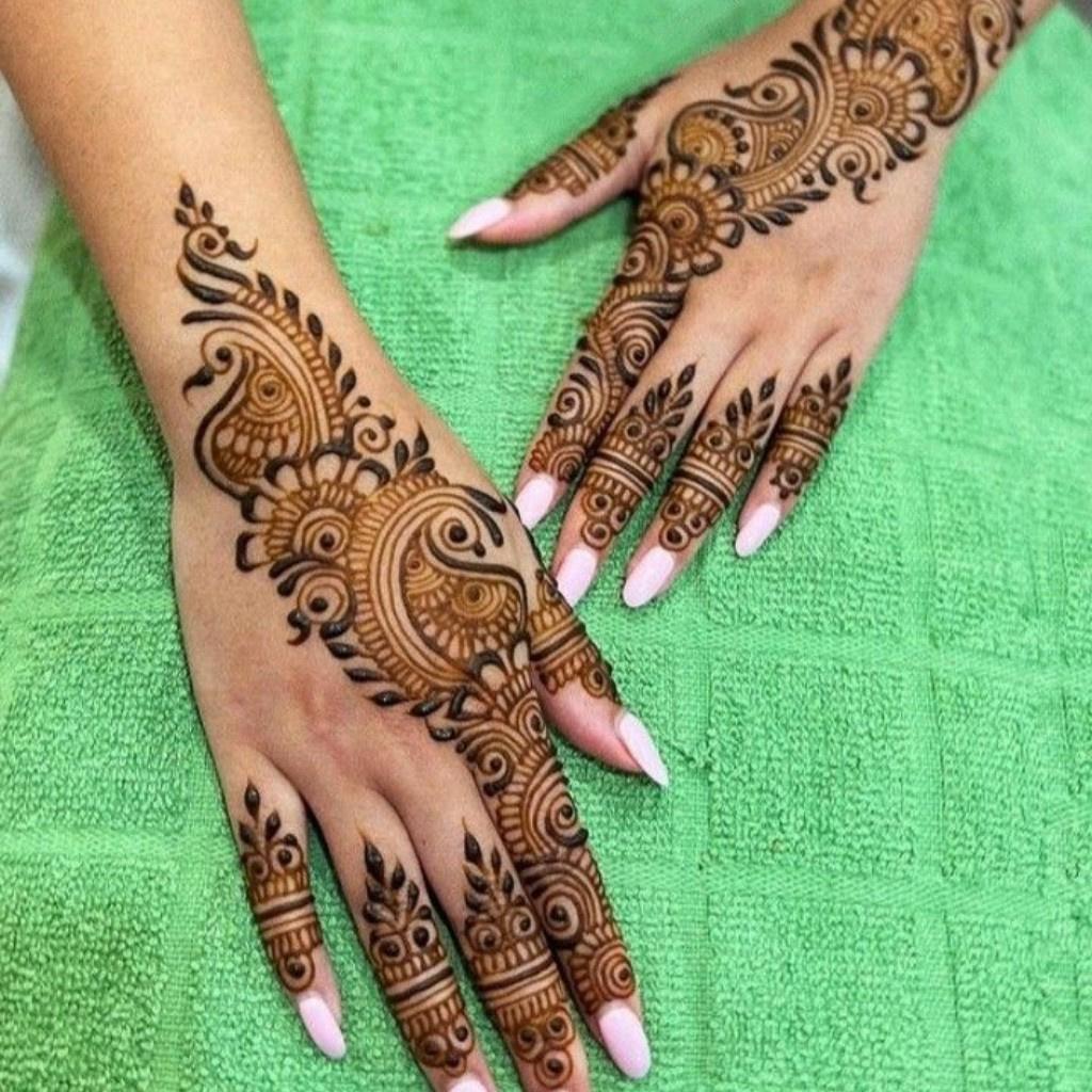 Mehndi Outfit Ideas: Stunning and Stylish Outfits for Your Mehndi  Celebration