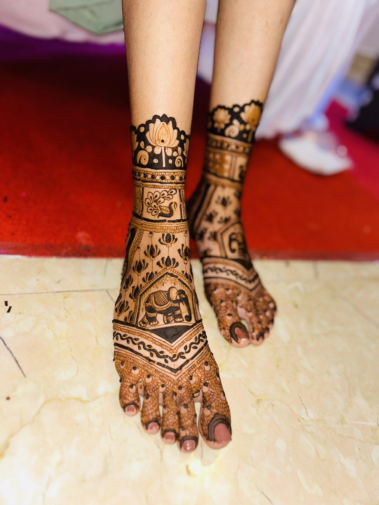 leg mehndi design photo