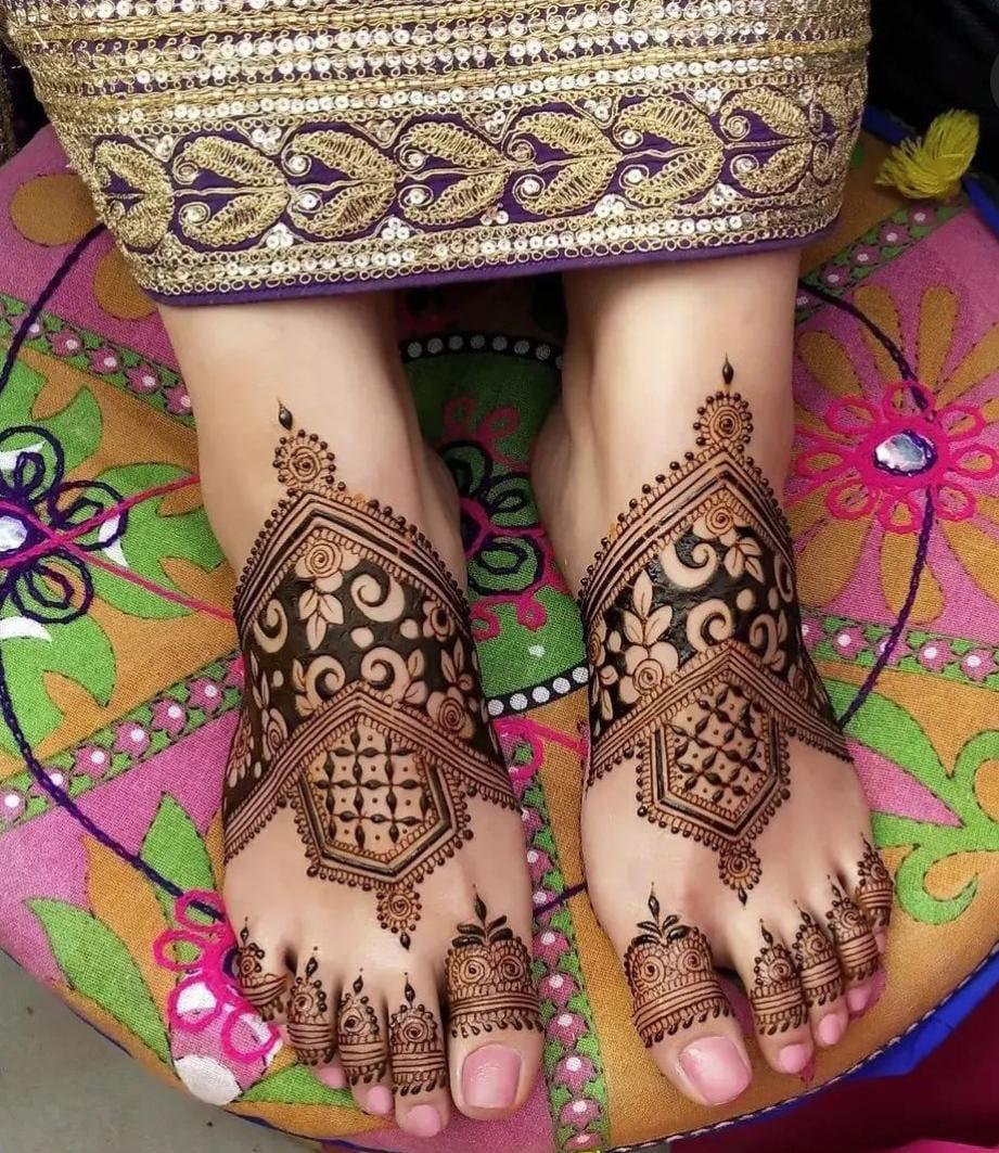 Leg Mehendi Designs: latest 2023 - CareerGuide