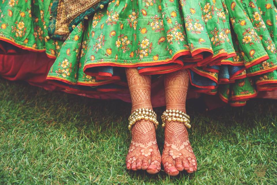 30+ Trendy Karwa Chauth Mehndi Designs 2023 | Legs mehndi design, Leg mehndi,  Mehndi designs