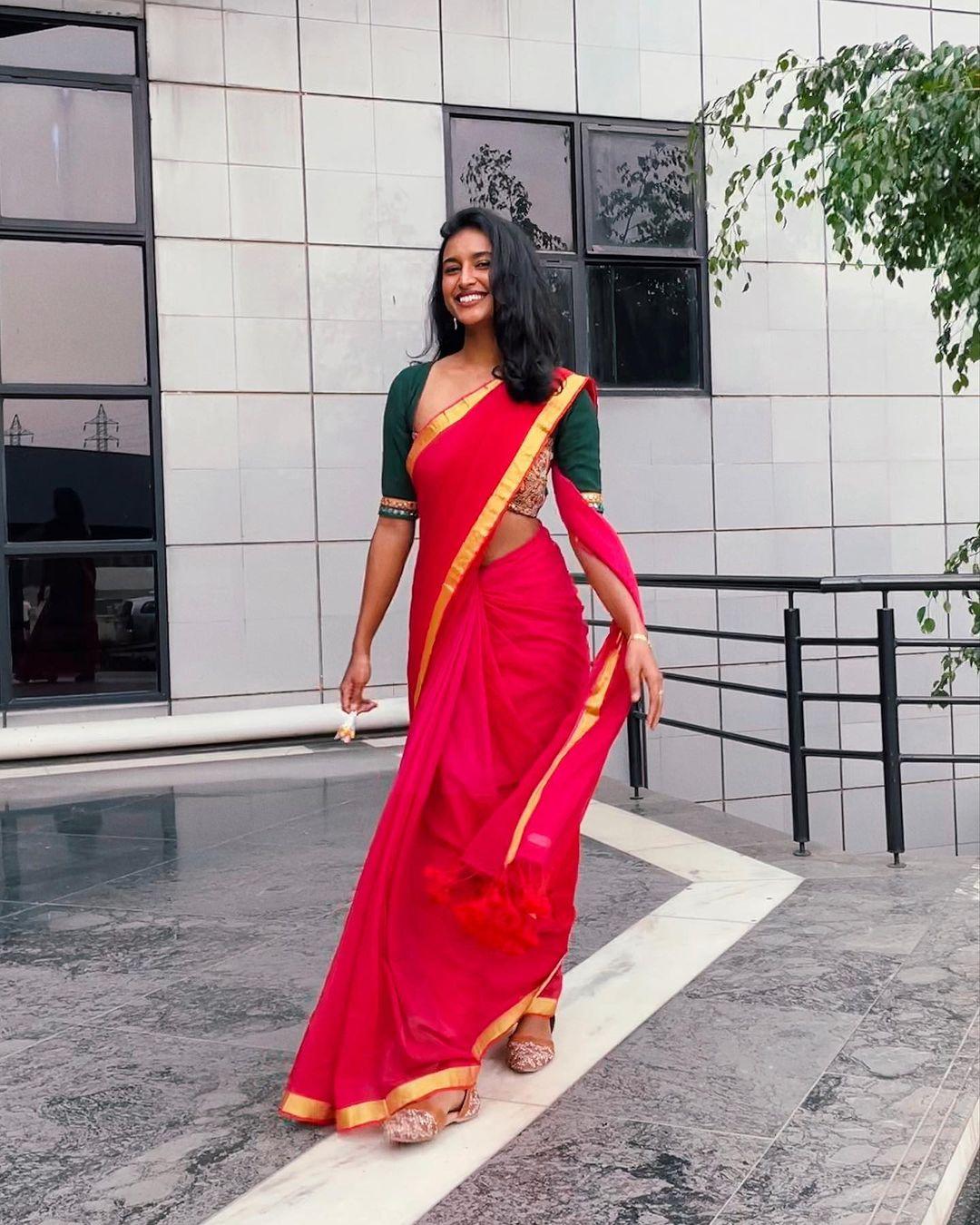 Image of Indian traditional Beautiful Woman Wearing an traditional Saree  And Posing On The Outdoor With a Smile Face-VW792488-Picxy