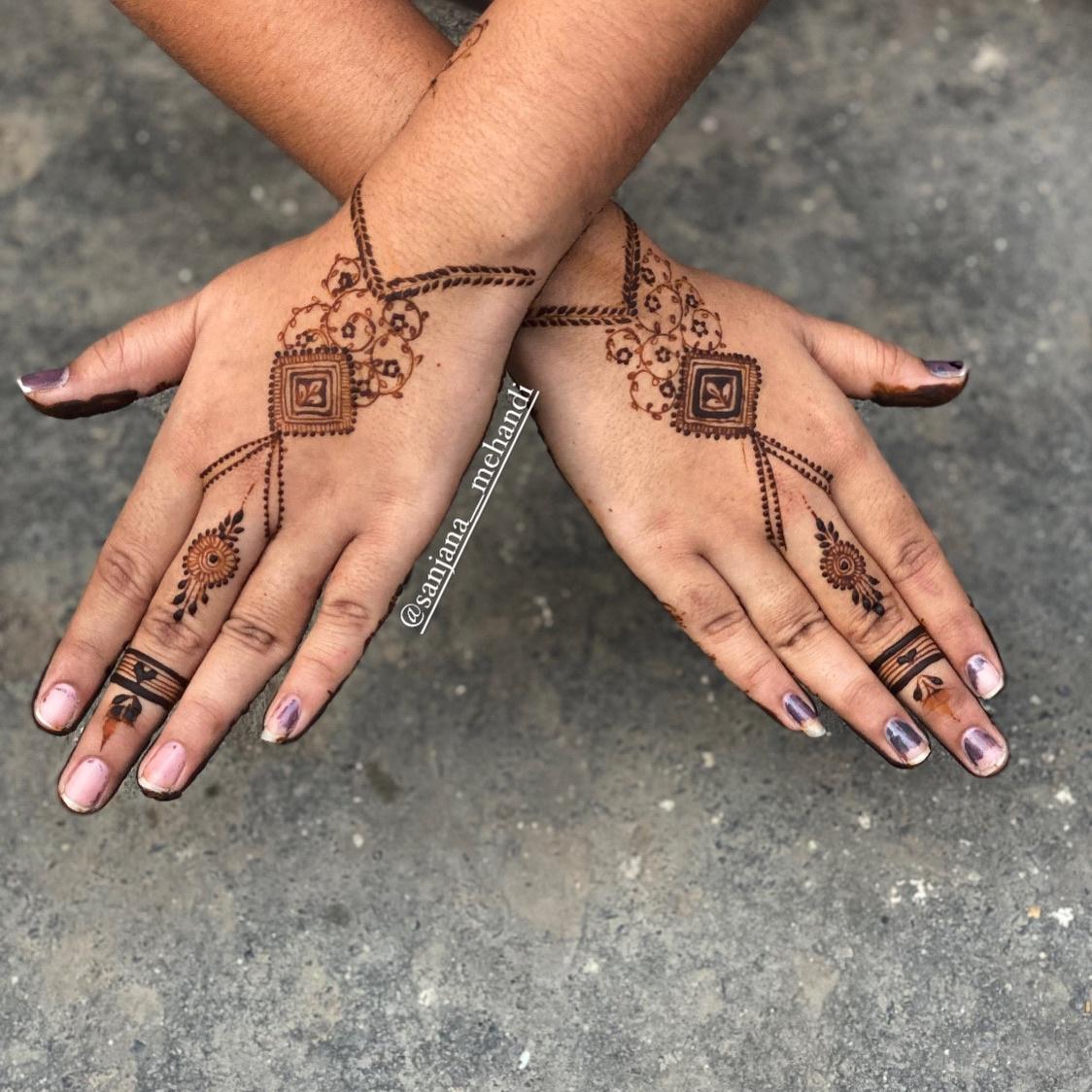 Graceful Finger Mehendi for Backhand