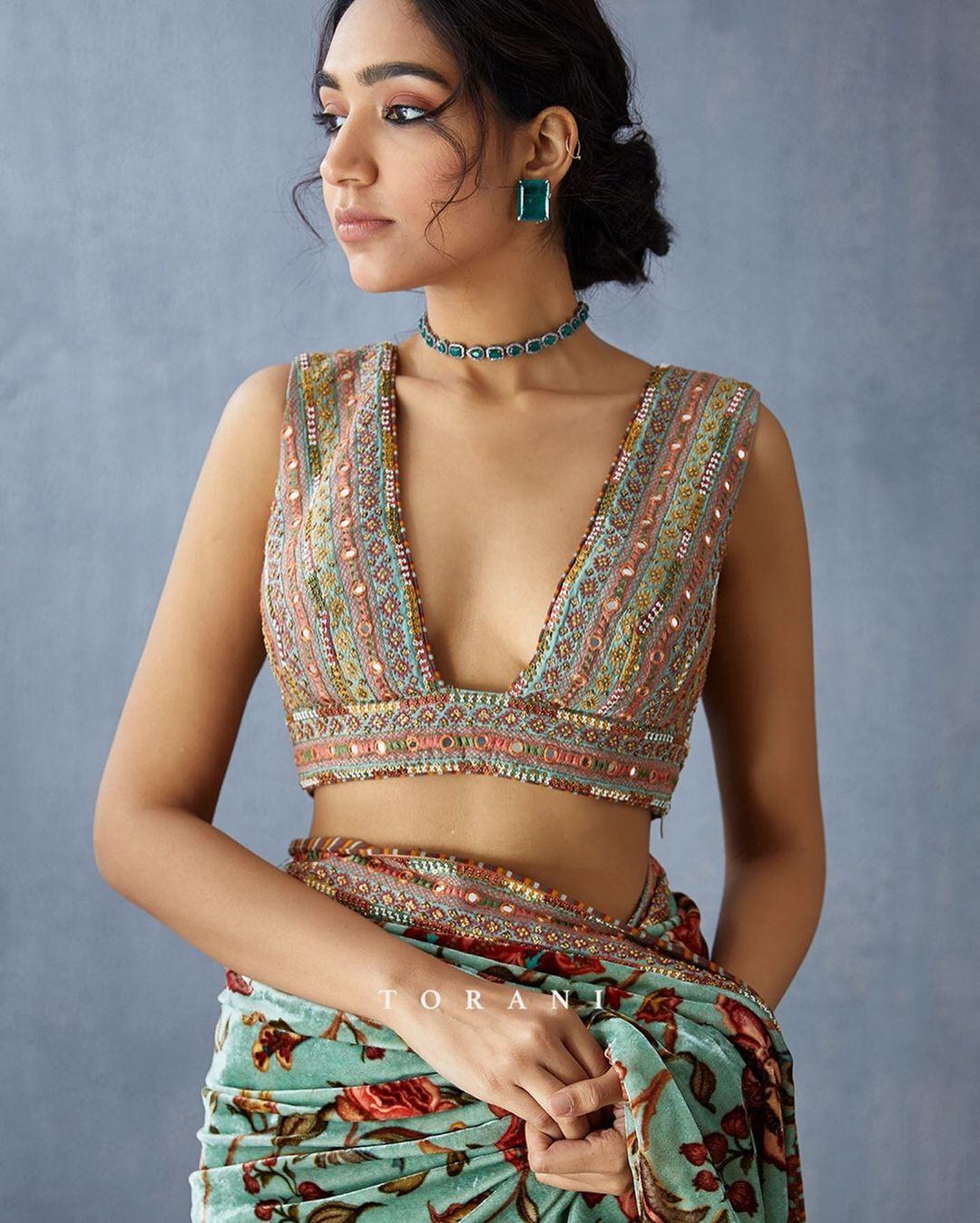 Shop Sleeveless Blouse For Lehenga for Women Online from India's Luxury  Designers 2023