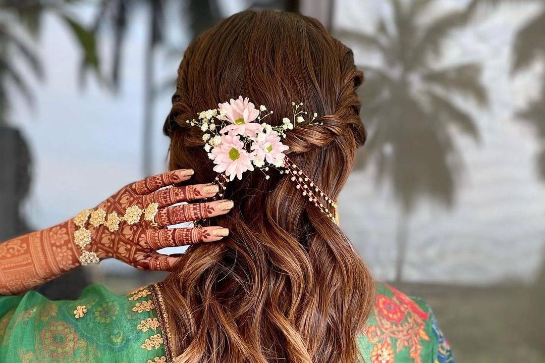 Best Indian Reception Bridal Hairstyles for All Hair, Face, & Dress Types-gemektower.com.vn