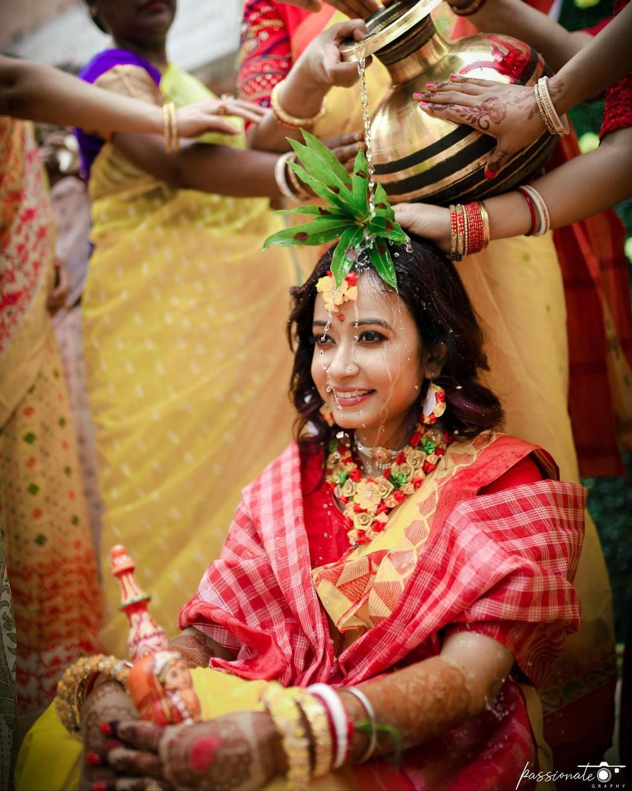 File:Bengali bride during sindoor daan IMG 7811 1.jpg - Wikipedia