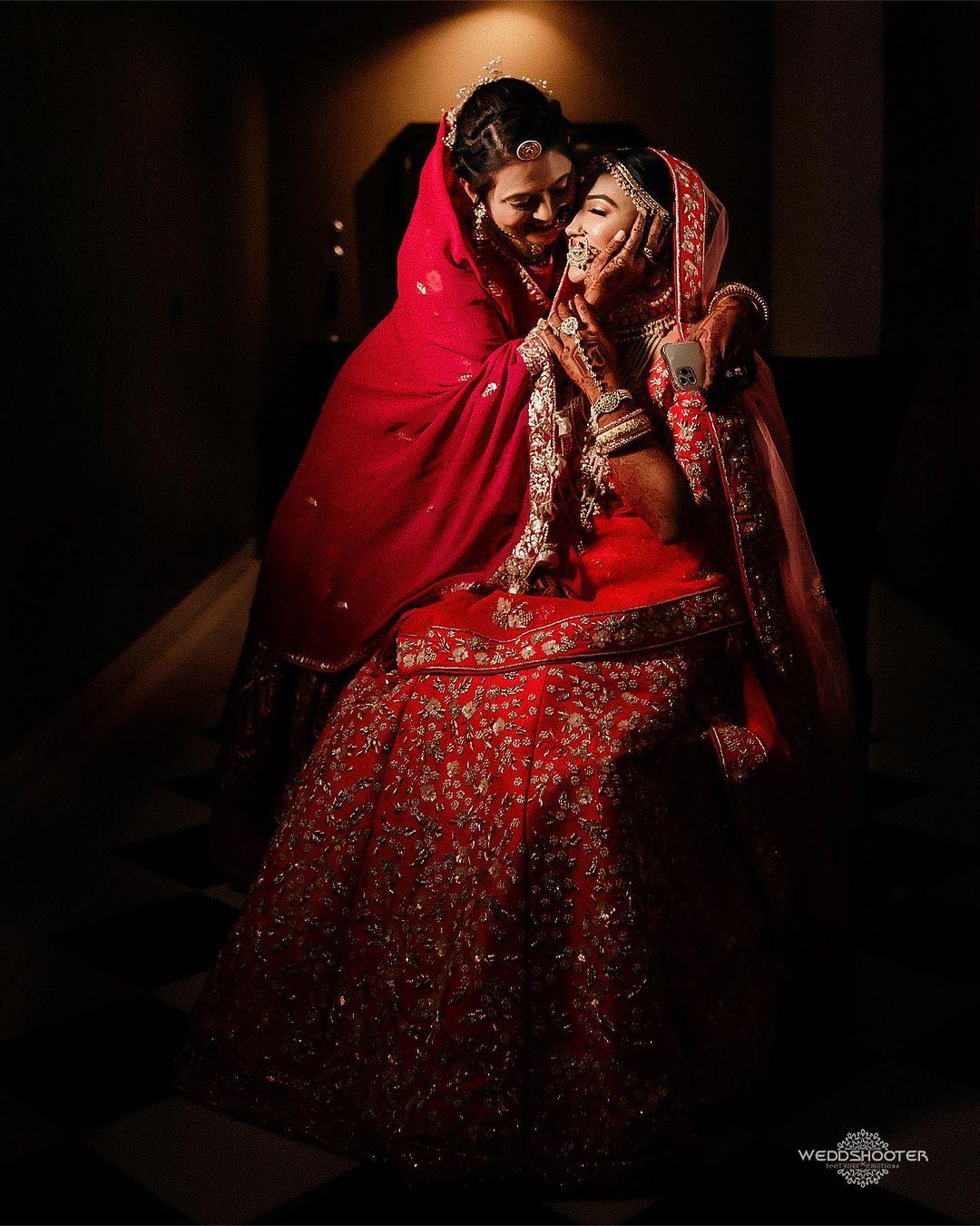 Some photo poses ideas for bride and her friends and cousins. | Indian  wedding photography poses, Indian wedding photography couples, Indian  wedding photography