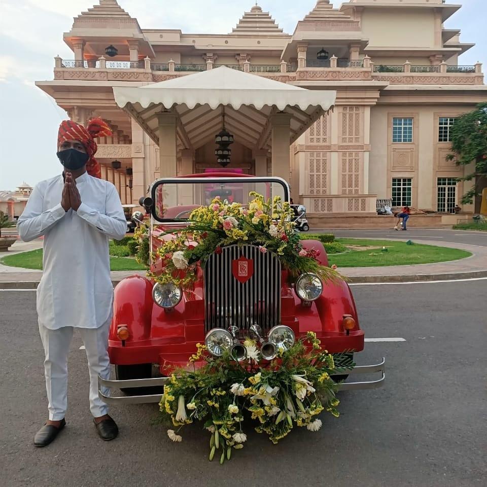 Wedding car decoration - Indian style #Traditional #weddingcar