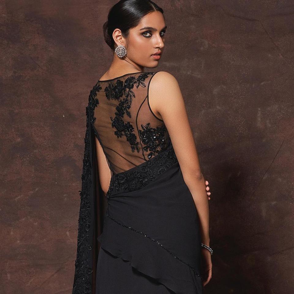 40+ Sleeveless Blouse Designs in 2024