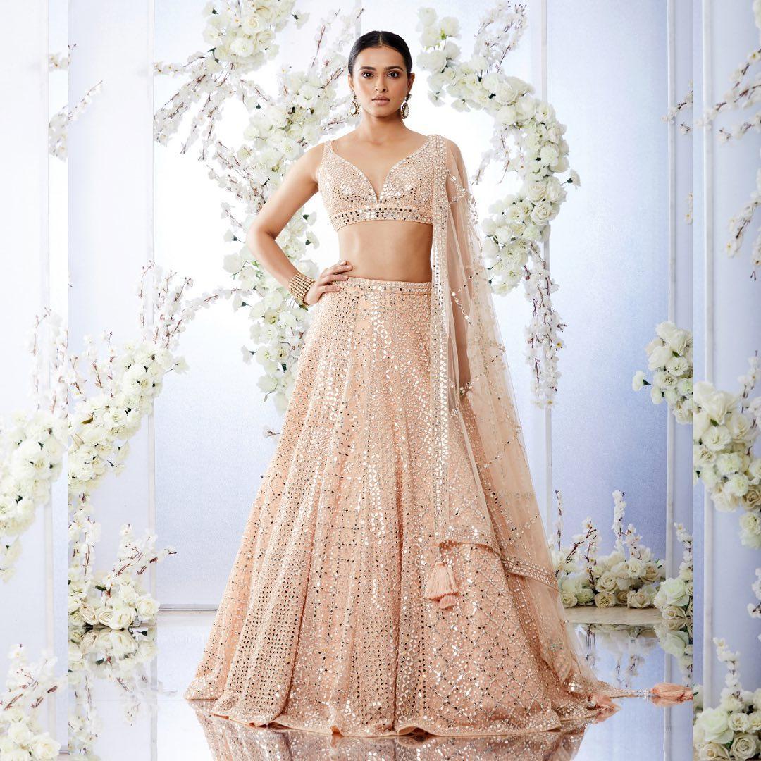 10 Sparking Mirror Work Lehengas that will Satisfy your flashy Soul! |  Weddingwire