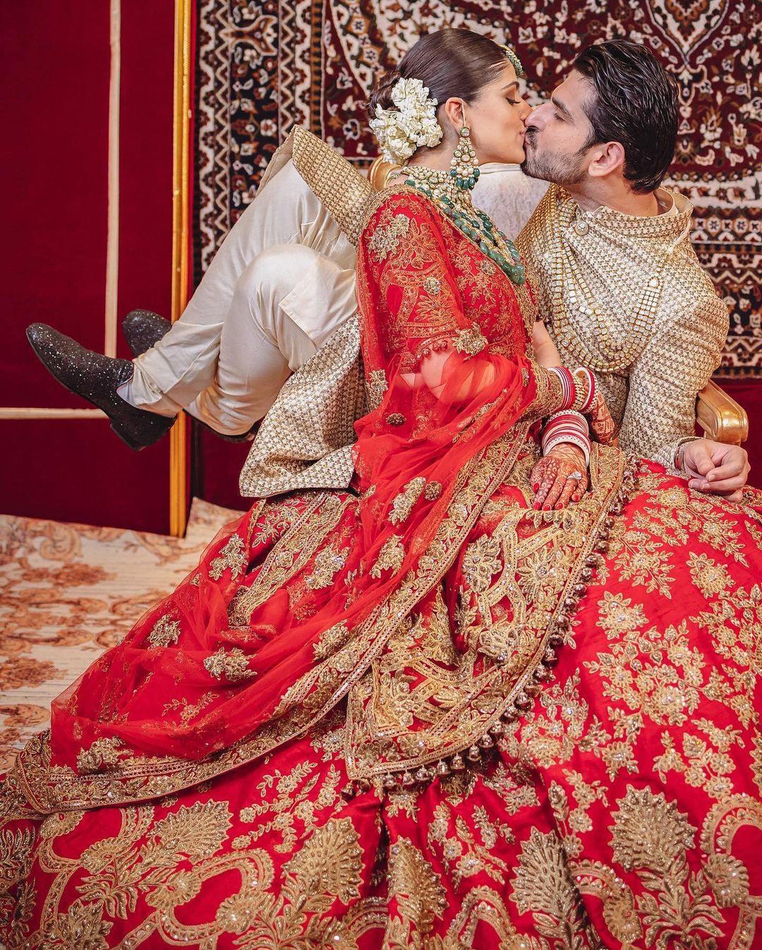 Romantic Wedding Couple Poses