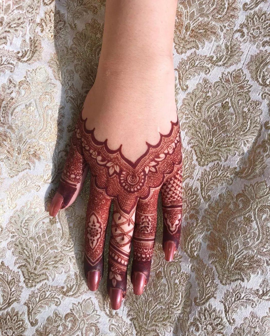 20 Best All Finger Mehndi Designs (2023 Latest Images)