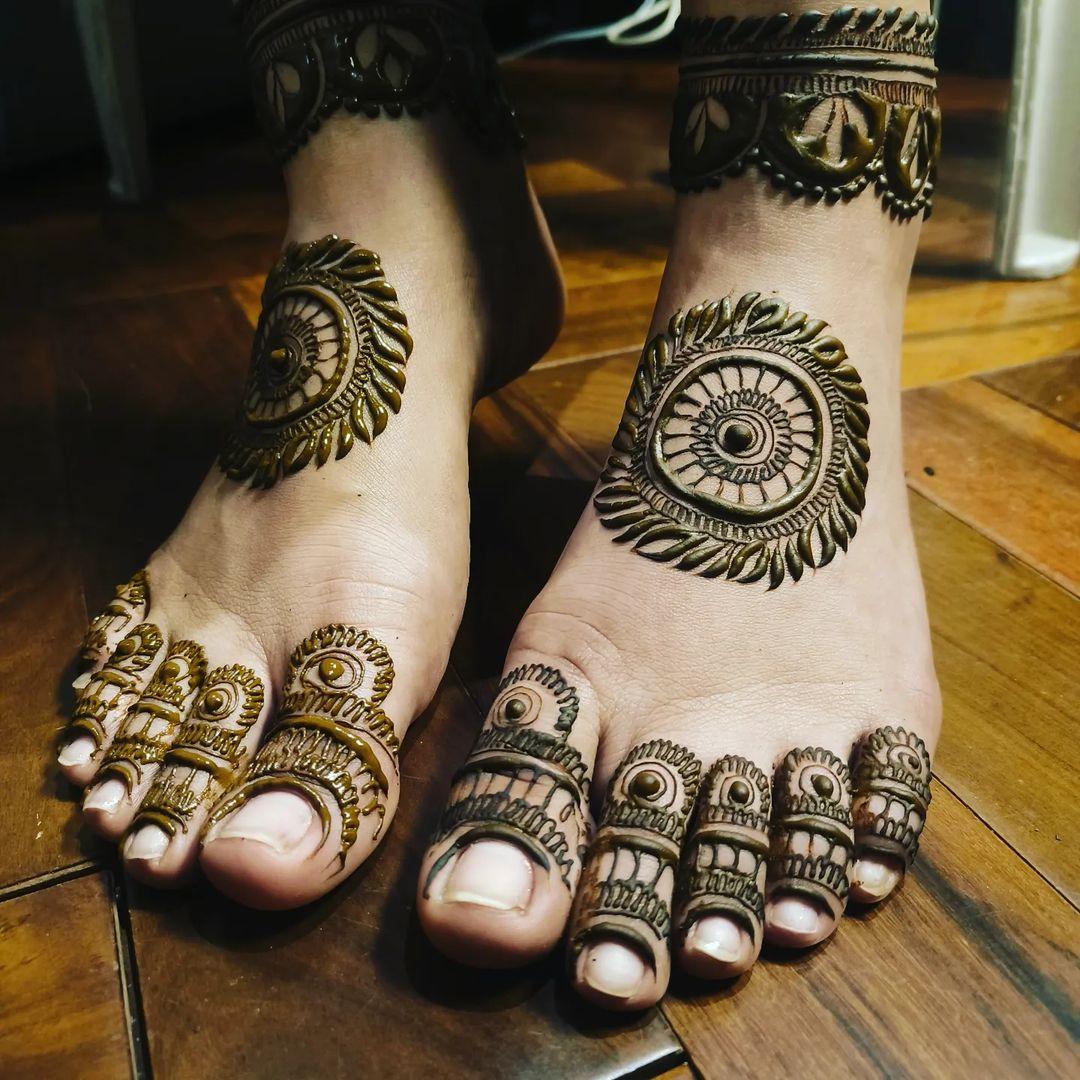 monika mehndi art | New tattoos mehndi designs for girls 😍....  🌿🍃🌿🍃🌿🍃🌿🍃 @monika_mehndiart @monikagupta1715 Cr:@shreyamehndi128  #... | Instagram
