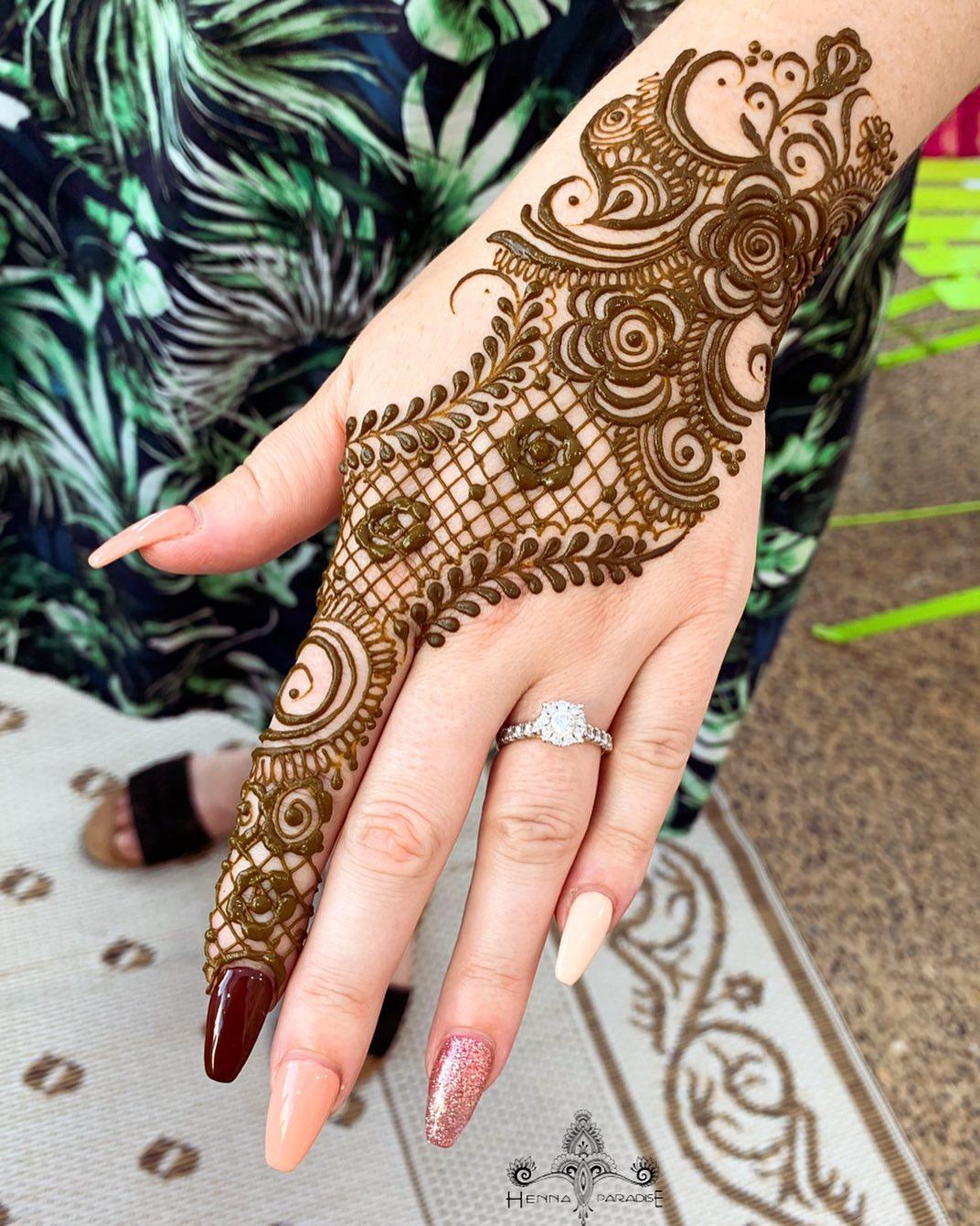 Karwa Chauth Mehndi Design for Hands - Ethnic Fashion Inspirations!-sonthuy.vn