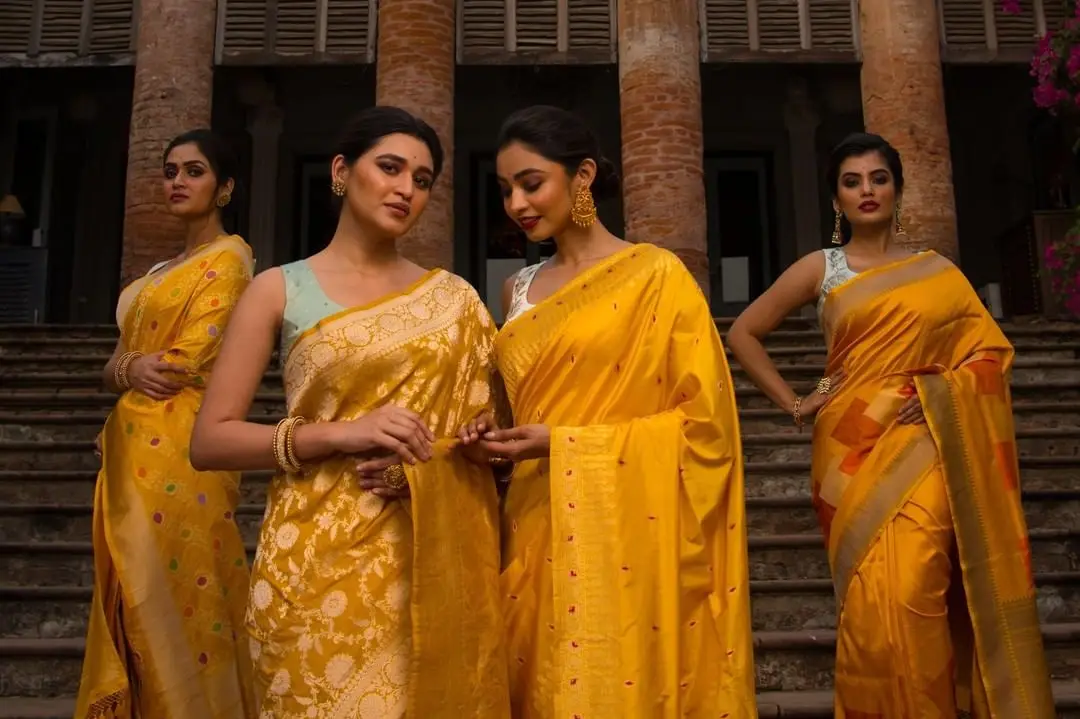 Big Zari Border Pattu Saree Blouse Designs – South India Fashion | Pattu saree  blouse designs, Saree blouse designs, Silk saree blouse designs