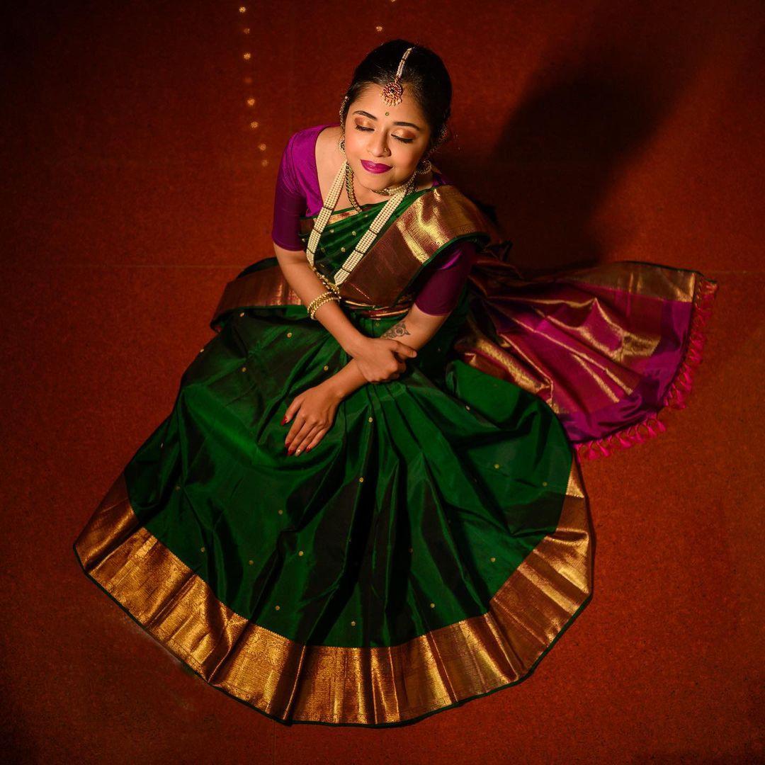 Festival special Half saree photo poses ideas for girls | Halfsaree photo  poses for girls / siri m - YouTube