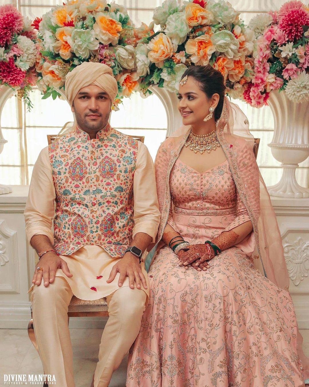 43+ Colour Coordinated Outfit Trends for the Bride & Groom