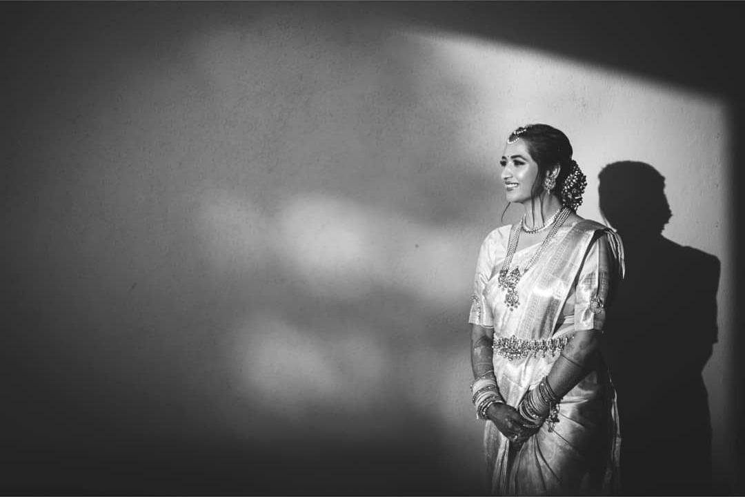 116970 saree poses weddings by raghav ramaiah
