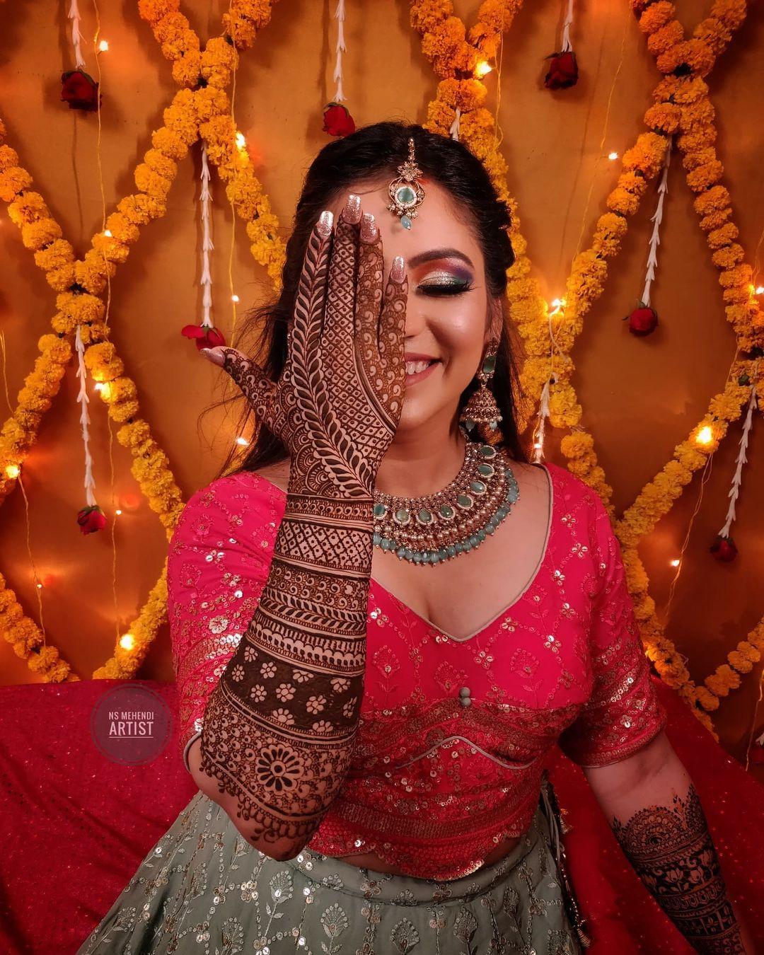 Mehndi Shoot | Mehndi Photoshoot Idea | Mehndi Photoshoot Pose |  Memort_Kreator's | | Photoshoot poses, Photoshoot, Mehndi