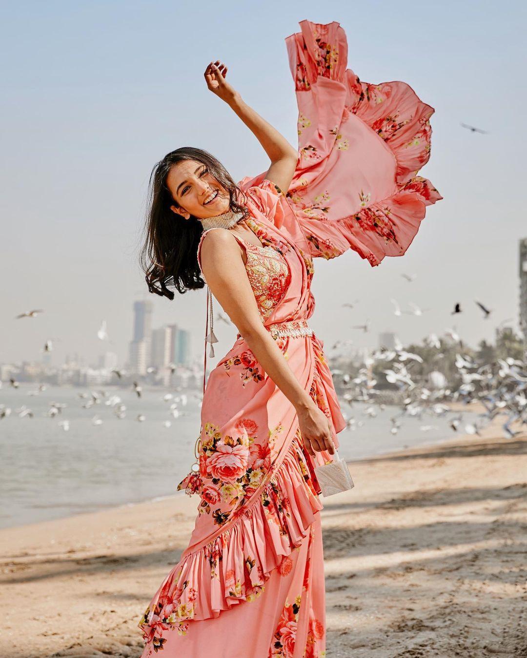 A dreamy sunrise in the most comfy outfit kinda vibes 🌅💕 Beach outfit,  beach shoot, coconut girl, coconut girl aesthetic, beach poses… | Instagram