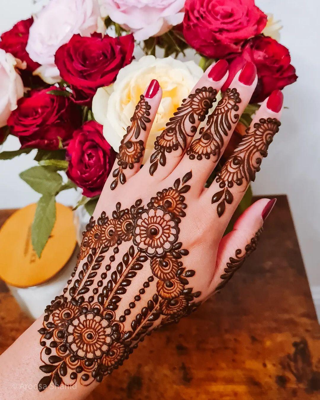 Prettiest Floral Mehendi Designs For The Trendsetter Brides | Henna flower  designs, Modern mehndi designs, Pretty henna designs