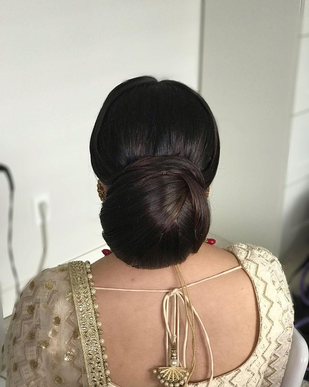 What a beautiful large low bun with real flower gajra! Care however should  be taken before adopting su… | Bridal hairdo, Indian wedding hairstyles,  Bridal hair buns